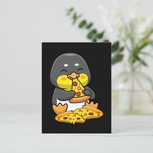Cute Penguin eating Pizza ポストカード (スタンド正面)