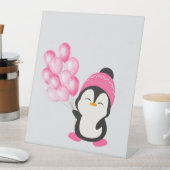 “Cute Penguin Holding a Balloon – Toddler/Child Te 台座サイン (インサイチュ)