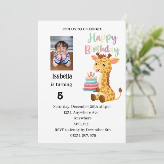 Cute Personalised Giraffe Birthday Party 招待状 (スタンド正面)