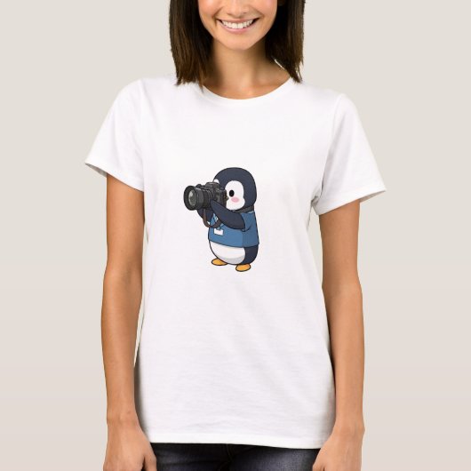 Cute Photographer Penguin Taking Pictures with DSL Tシャツ (正面)