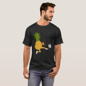 Cute Pineapple Kicking Ironic Summer Fruits Tシャツ (正面フル)