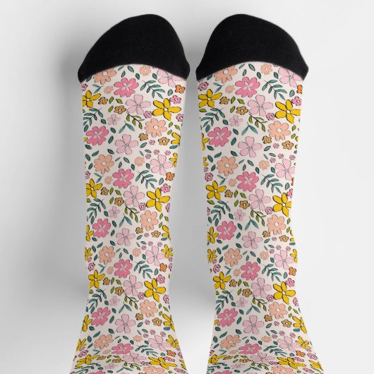 Cute Pink and Yellow Floral Pattern ソックス (上部)