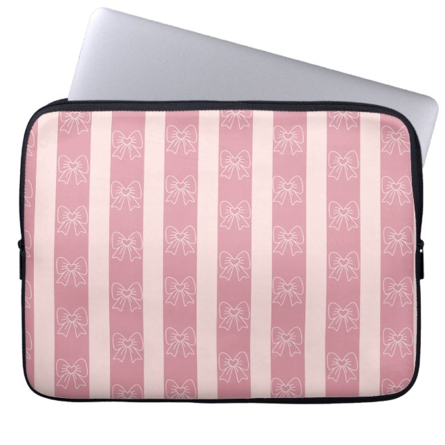 Cute Pink Bow Stripe Pattern – Girly Aesthetic ラップトップスリーブ (正面)