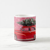 “Cute Pink Christmas Mug – Red Car & Tree Holiday コーヒーマグカップ (中央)
