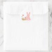 Cute Pink Easter Bunny with Spring Flowers  ラウンドシール (バッグ)