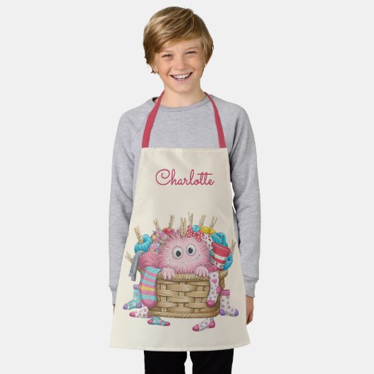 Cute Pink Fluffy Sock Monster Kids Design エプロン (着用した状態)