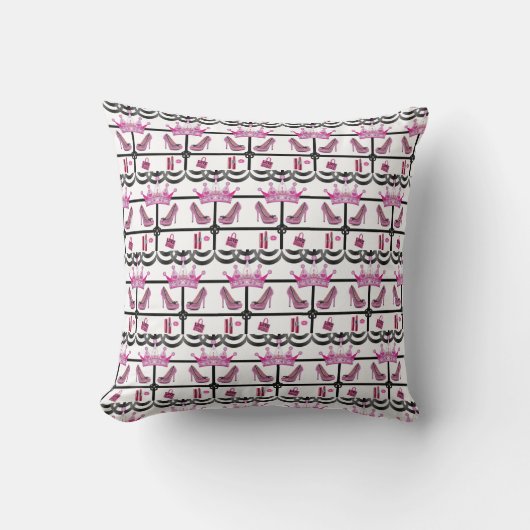 Cute Pink Lipstick Queen Throw Pillow  クッション (正面)