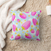 Cute Pink Strawberry Throw Throw Pillow クッション (ブランケット)