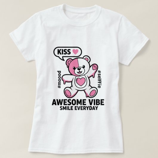 Cute Pink Teddy Bear Saying Kiss – Kawaii Love Bea Tシャツ (デザイン正面)