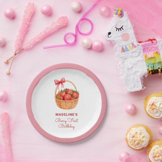 Cute Preppy Berry First Birthday Strawberry ペーパープレート (パーティー)