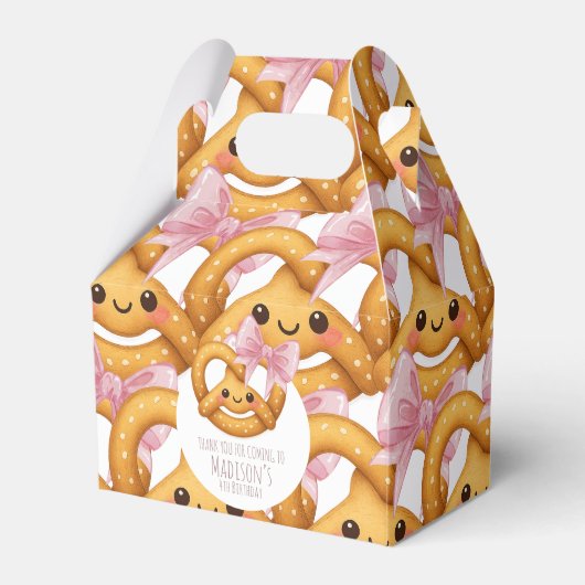 Cute Pretzel Girl Birthday Party フェイバーボックス (正面サイド)