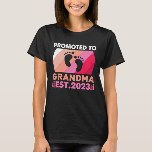 Cute Promoted to Grandma 2023 I m Going To Be A Gr Tシャツ (正面)