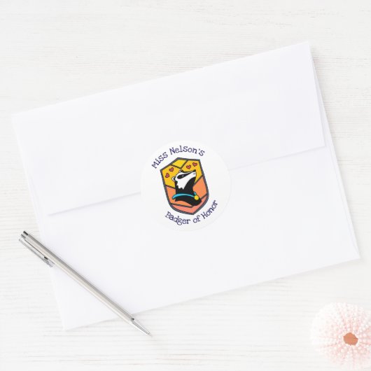 Cute punny "Badger of honor" sticker ラウンドシール (封筒)
