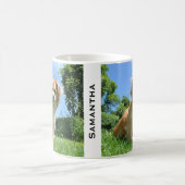 Cute Puppy in Garden Personalised コーヒーマグカップ (中央)