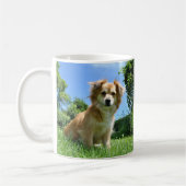 Cute Puppy in Garden Personalised コーヒーマグカップ (左)
