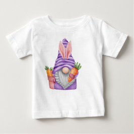 CUTE PURPLE EASTER GNOME WITH ORANGE CARROTS ベビーTシャツ