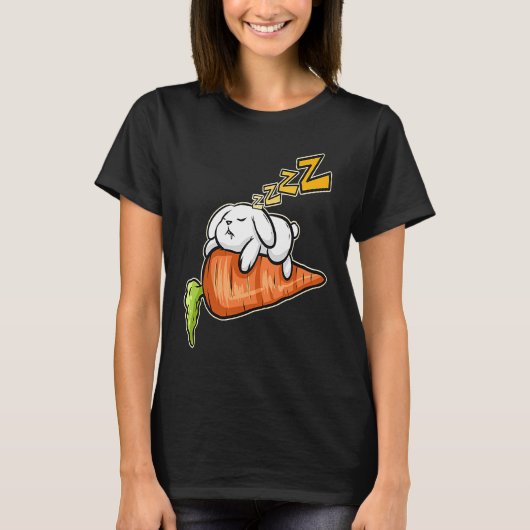 Cute Rabbit Sleeping On A Carrot On Easter Tシャツ (正面)
