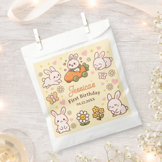 Cute Rabbits Easter 1st Birthday Party Favor Bags フェイバーバッグ (クリップ留めされた状態)