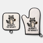 Cute Raccoon Cooking – Funny Animal Illustration 鍋つかみ&鍋敷きセット (正面)