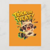 Cute raccoon in mummy costume with Trick or Treat ポストカード (正面)