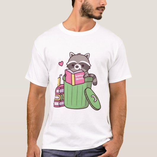 Cute Raccoon Loves Reading Trashy Novel Books Funn Tシャツ (正面)