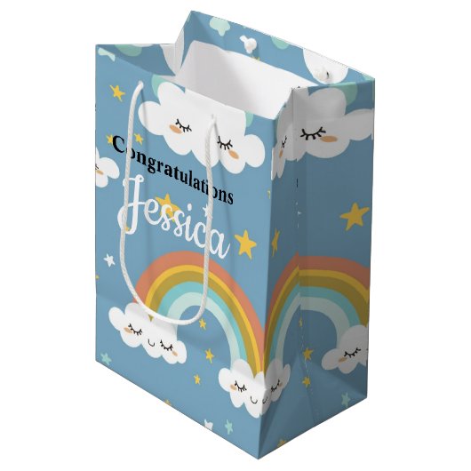 Cute Rainbow and Cloud Baby Shower 7” l x 4.5” w x ミディアムペーパーバッグ (正面アングル)