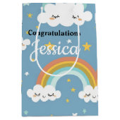 Cute Rainbow and Cloud Baby Shower 7” l x 4.5” w x ミディアムペーパーバッグ (正面)
