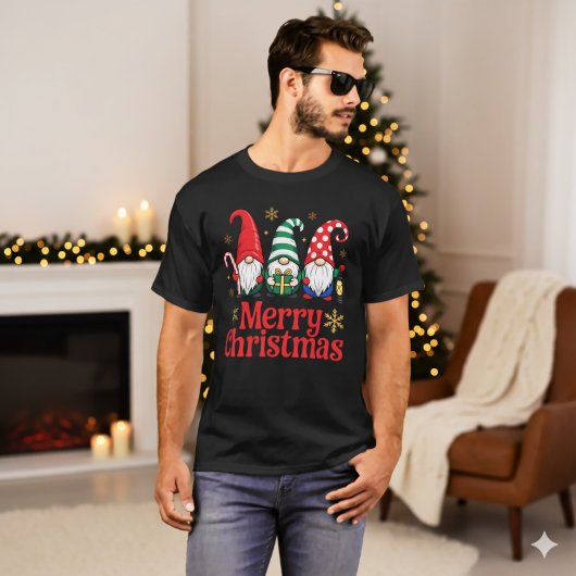 Cute Red Green Whimsical Gnome Merry Christmas Tシャツ