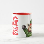 Cute red panda big Christmas hugs mug マグカップ (中央)
