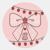 Cute Retro Monogram Initials Strawberry Coquette ラウンドシール (正面)