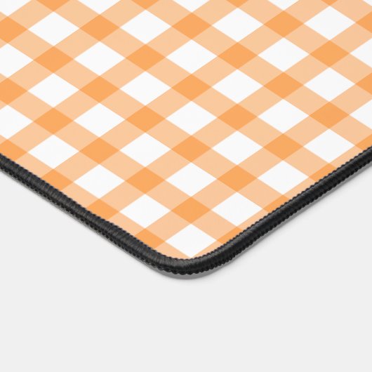 Cute Retro Orange Gingham Plaid pattern デスクマット (コーナー)