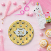 Cute Retro Yellow Striped Bumblebee Birthday ペーパープレート (パーティー)