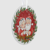 Cute Santa Couple Holiday Keepsake with Custom Nam オーナメント (正面)