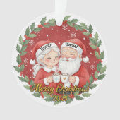 Cute Santa Couple Holiday Keepsake with Custom Nam オーナメント (正面)