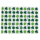 Cute shamrocks and four leaf clovers tiled pattern ラージペーパーバッグ (裏面)
