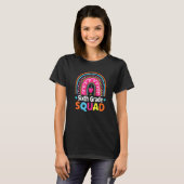 Cute Sixth Grade Squad Rainbow First Day Back To S Tシャツ (正面フル)