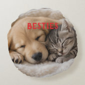Cute Sleeping Puppy and Kitten Cuddle ラウンドクッション (裏面)