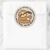 Cute Sloth Coffee Lover Hug Design  ラウンドシール (バッグ)