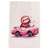 Cute Sloth Driving a Pink Convertible ミディアムペーパーバッグ (裏面)