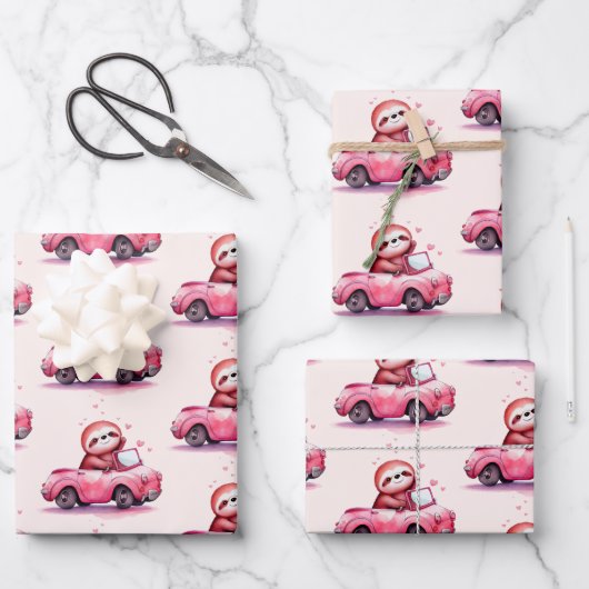 Cute Sloth Driving a Pink Convertible Pattern ラッピングペーパーシート (正面)