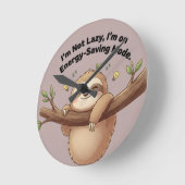 Cute Sloth "Energy-Saving Mode" ラウンド壁時計 (傾斜)