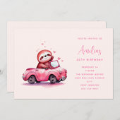 Cute Sloth in a Pink Convertible Birthday 招待状 (正面/裏面)