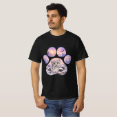 Cute Snow Leopard Paw Mountain Design Tシャツ (正面フル)