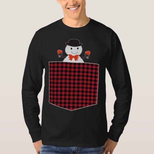 Cute Snowman Inside Buffalo Plaid Pocket Holiday C Tシャツ (正面)