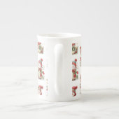 Cute snowmen with wooly hats ボーンチャイナマグカップ (裏面)