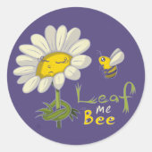  Cute Spring Scene with Daisy Flower and Bee ラウンドシール (正面)