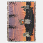 Cute Squirrels at sunset  スローブランケット (正面縦)