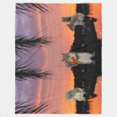 Cute Squirrels at sunset フリースブランケット (正面)