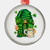 Cute St Patricks Day Gnome Drinking Coffee メタルオーナメント (正面)