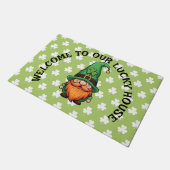 Cute St. Patrick's Day Lucky Leprechaun Gnome  ドアマット (アングル)